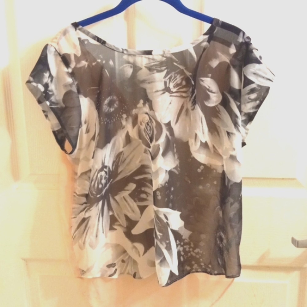 American Outfitters Women's LG Floral Top Blouse Blk. Blue/Solid Peach E…